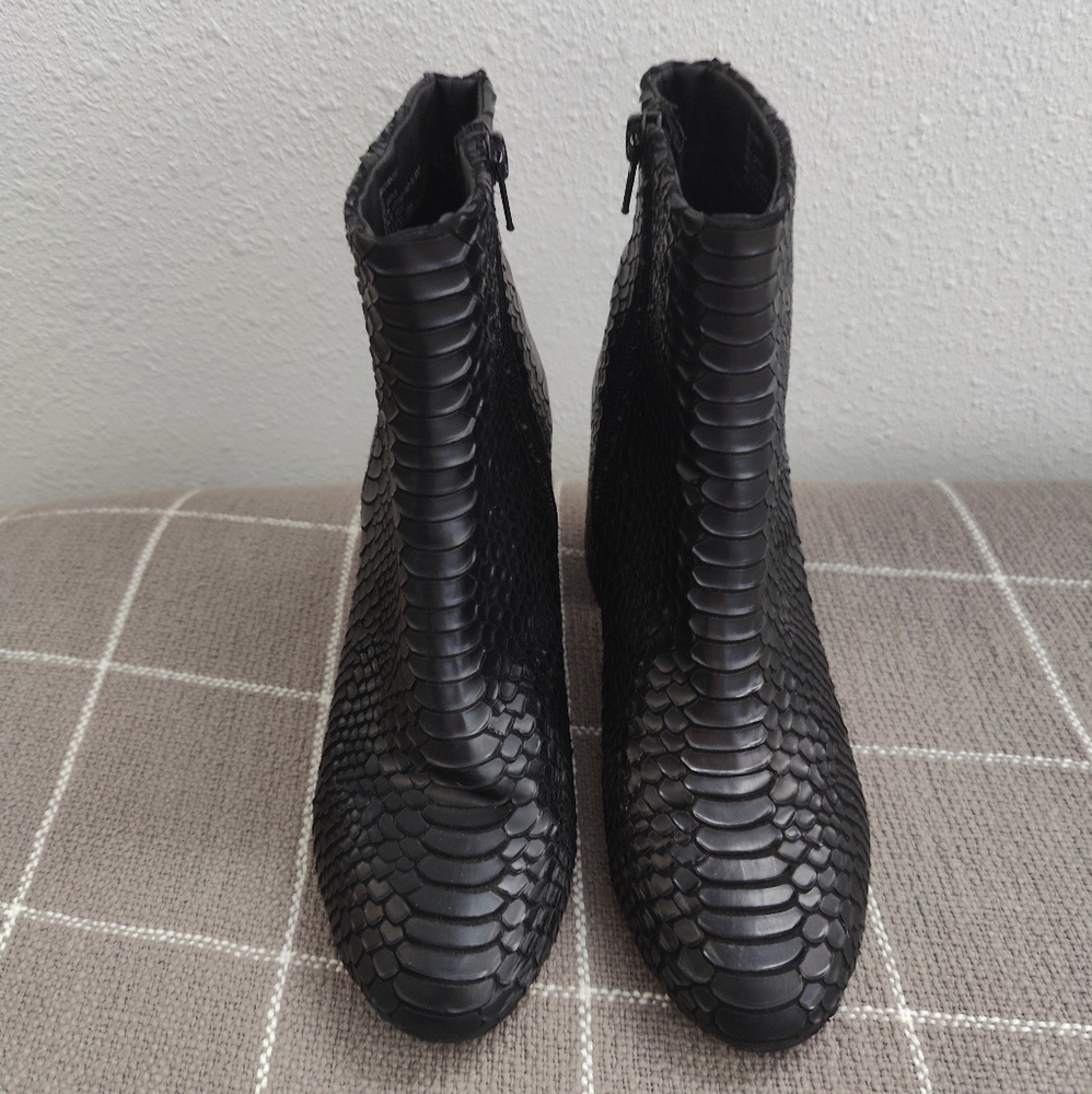 Steve Madden Gibbs Booties - Picture 6 of 11